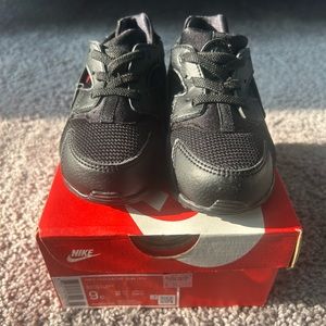 BRAND NEW NIKE HUARACHE